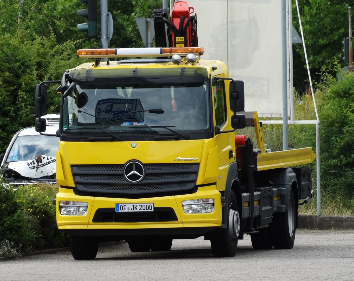 Mercedes Benz Atego Abschlepper am 30.06.14 in Neu-Isenburg