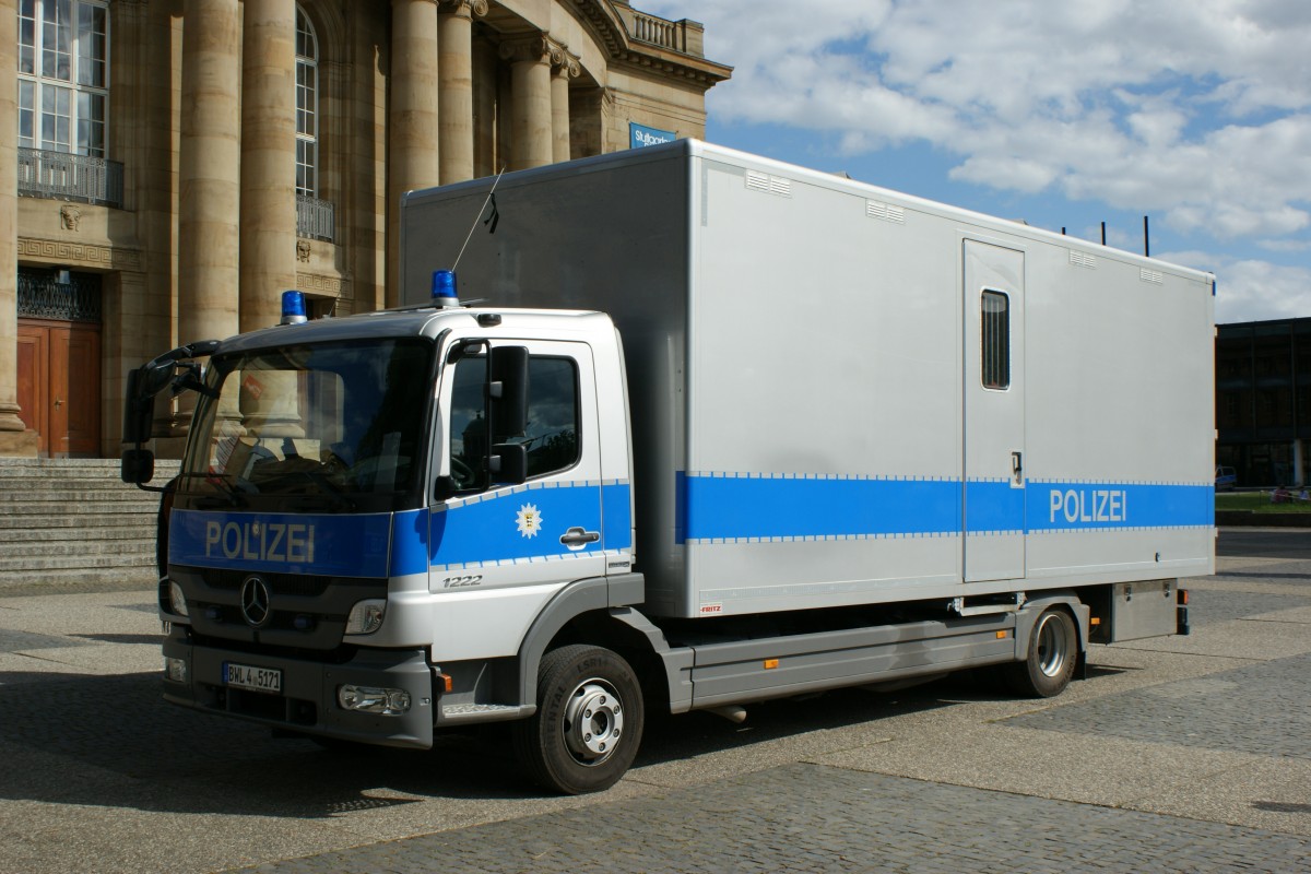 Mercedes-Benz Atego Pferdetransportwagen der Polizeireiterstaffel Stuttgart. Aufgenommen am 16.08.2013.