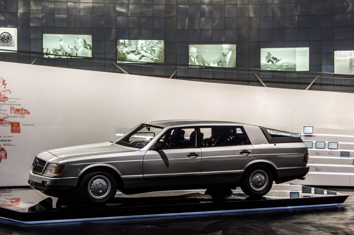 Mercedes-Benz Auto 2000 Experimentwagen. Mercedes-Benz Museum am 30.11.2013.