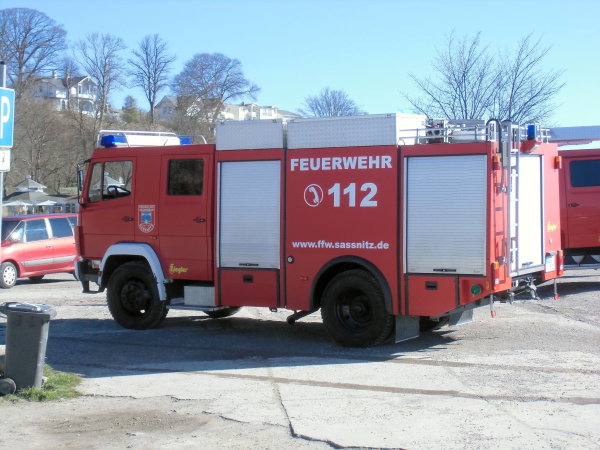 Mercedes Benz Löschgruppenfahrzeug der freiwilligen Feuerwehr Sassnitz am 04.04.15
