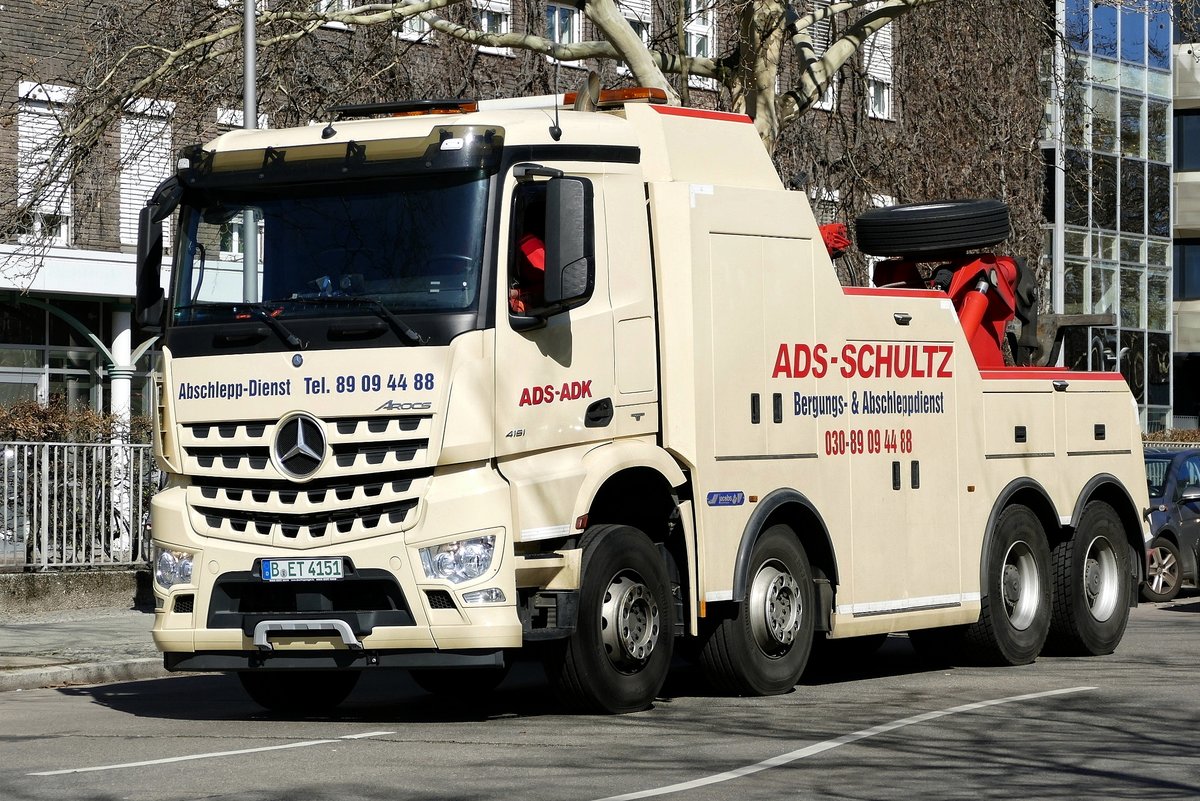 Mercedes- Benz MB Arocs 4151 vom 'ADS Abschleppdienst Schultz'. Berlin- Charlottenburg im April 2019.