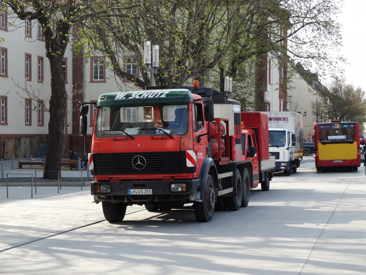 Mercedes Benz Teerkocher am 09.04.15 in Hanau
