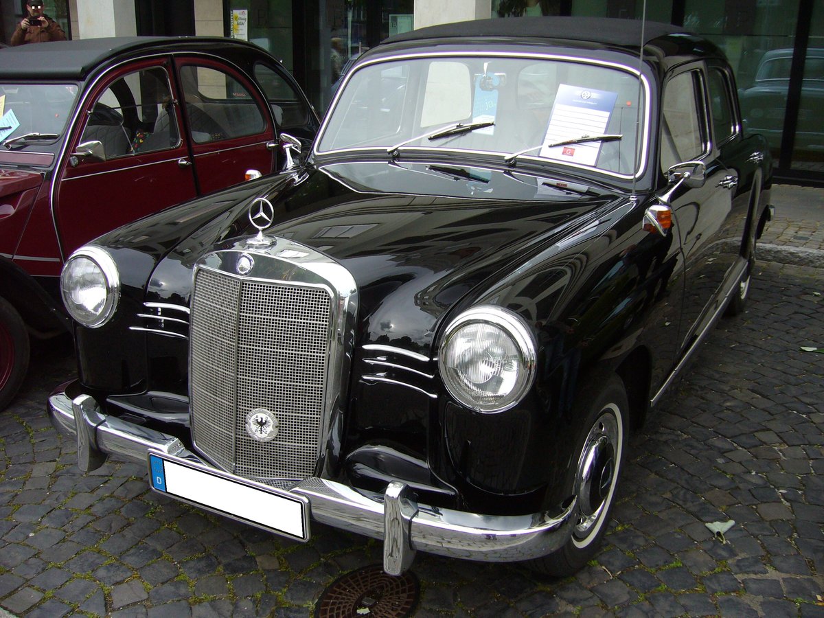 Mercedes Benz W120 180 aus dem Modelljahr 1958. Oldtimertreffen Essen-Kettwig am 01.05.2018.