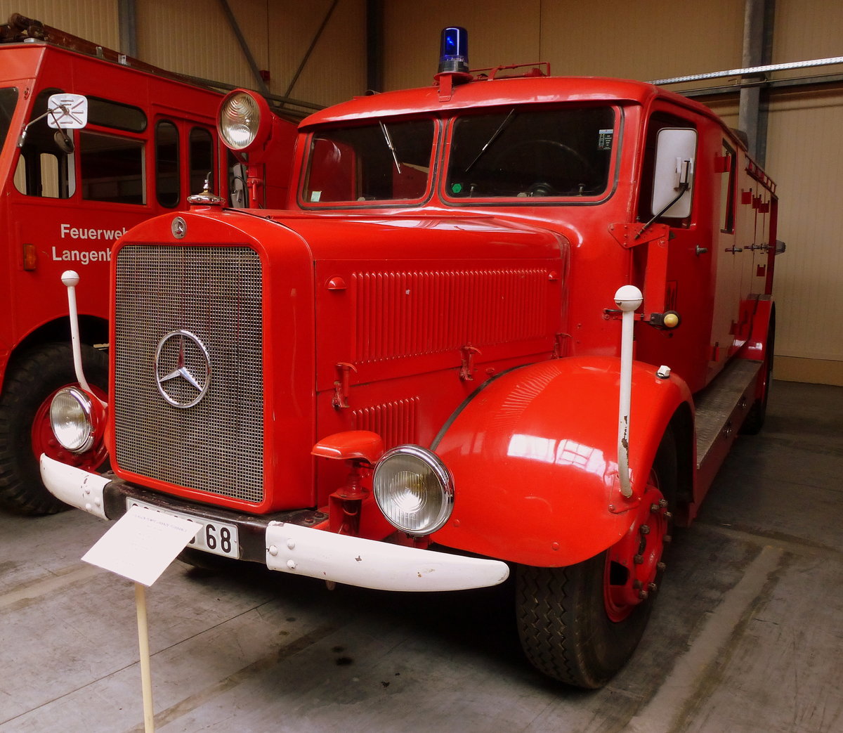 Mercedes KS25, Feuerwehr von 1940, war im Dienst der Gemeinde Cernay/Oberelsa, Feuerwehrmuseum Vieux-Ferrette, Mai 2016