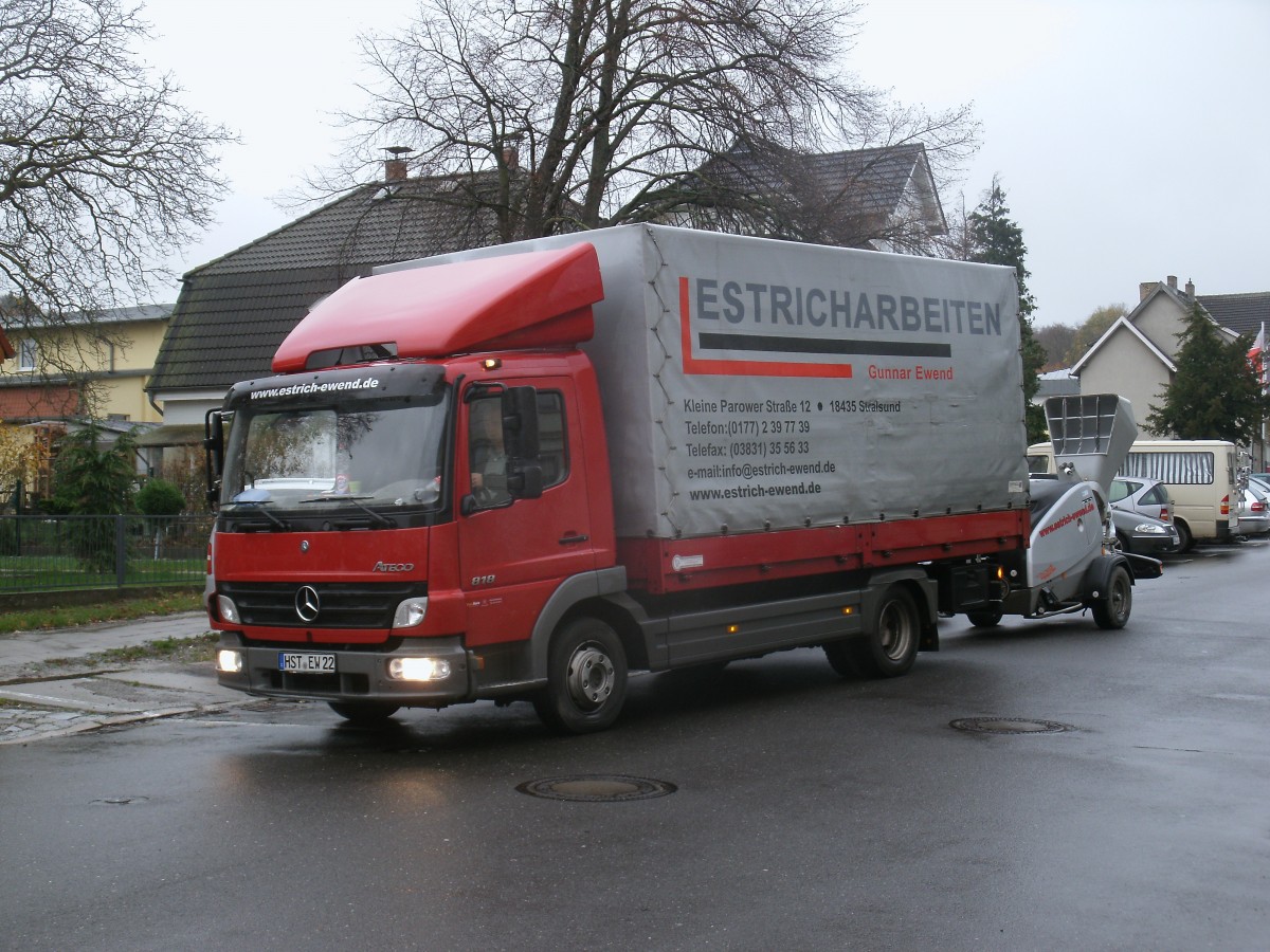 Mercedes Pritschenaufbau,am 04.November 2013,in Bergen/Rgen.
