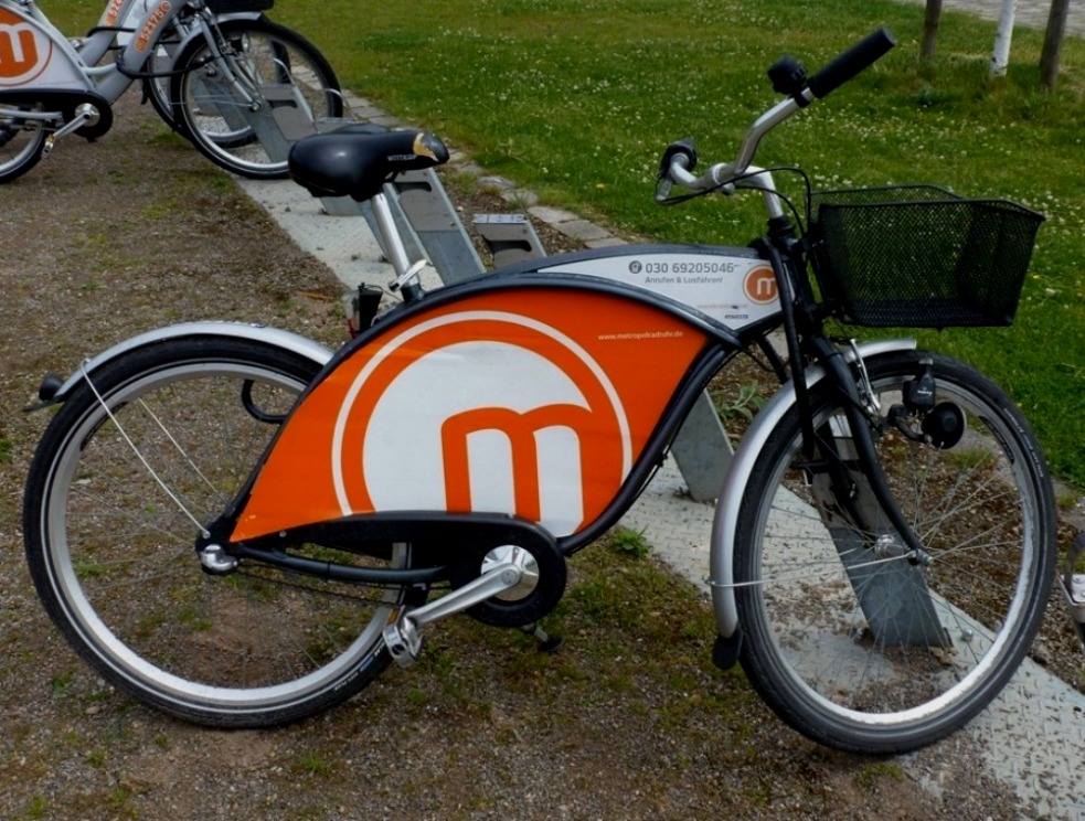 Mietrad der metropolradruhr Loggo m an der Station in Herne Wanne Eickel angeschlossen. Dieses Fahrrad wurde sabotiert der Lenker und Sattel verdreht Sattel eingeschnitten so Idioten gibt es wohl berall Leider 16,06,2013

