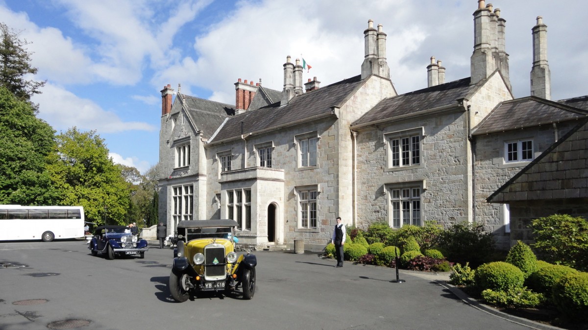 Mir unbekannte Oldtimer am 14.5.2012 / Oldtimer Club „Sunbeam – Talbot – Darracq“ Rallye England-Irland bei einem Zwischenstopp im Schlosshotel Lough Rynn in der Republik Irland / 
