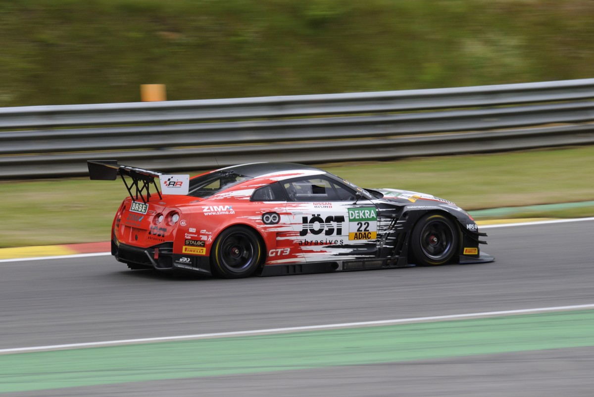 Mitzieher von der N.22 Nissan GT-R NISMO GT3, MRS GT-Racing, beim ADAC GT Masters Rennen in Spa Francorchamps am 20.6.2015