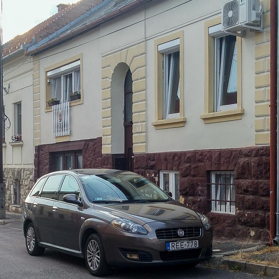 Moderner Fiat Croma, aufgenommen in Sommer, 2019 (Pécs-HU)