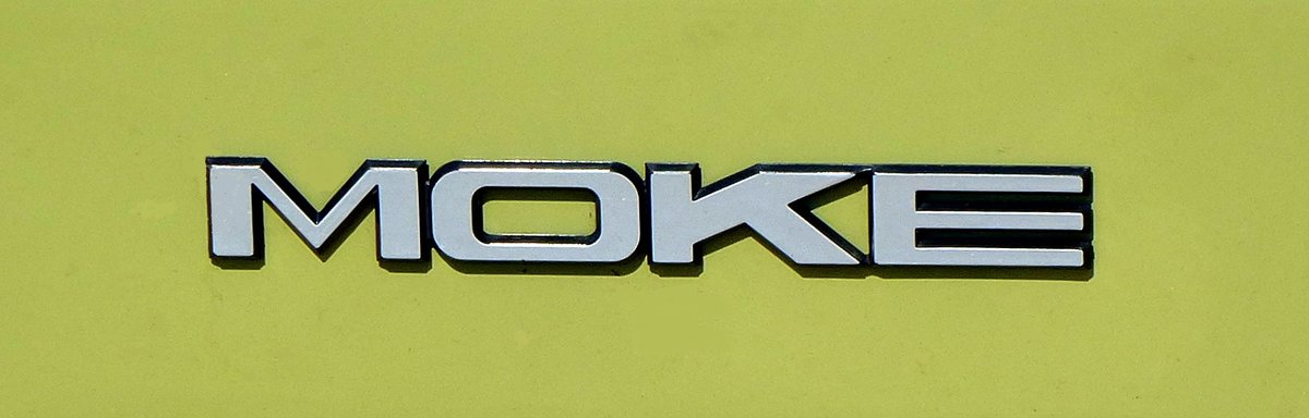 MOKE, Schriftzug an der Gelndewagenvariante des englischen  Mini , wurde gebaut von 1964-93, Mrz 2016