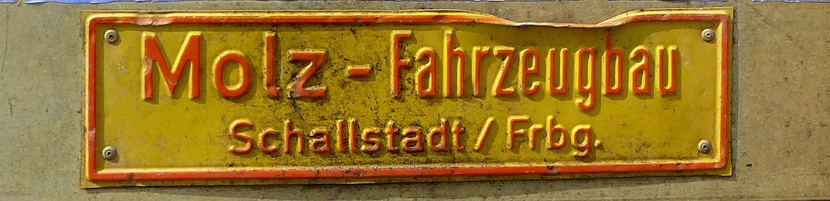 Molz-Fahrzeugbau Schallstadt/Frbg., Firmenschild an einem LKW-Anhänger, August 2017