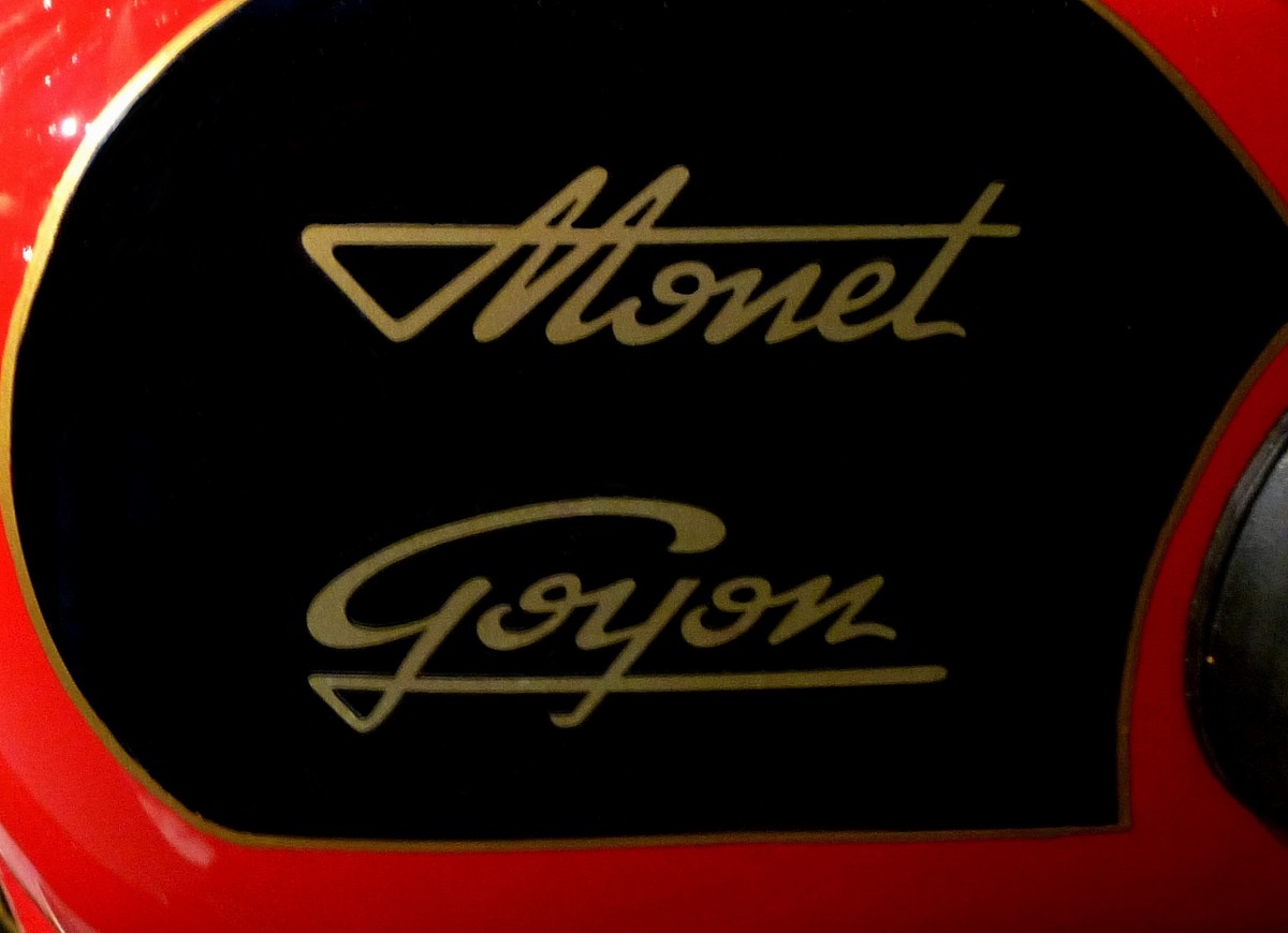 Monet Goyon, Tankaufschrift an einem Oldtimermotorrad, der franzsische Motorradhersteller produzierte von 1917-57, Mai 2015