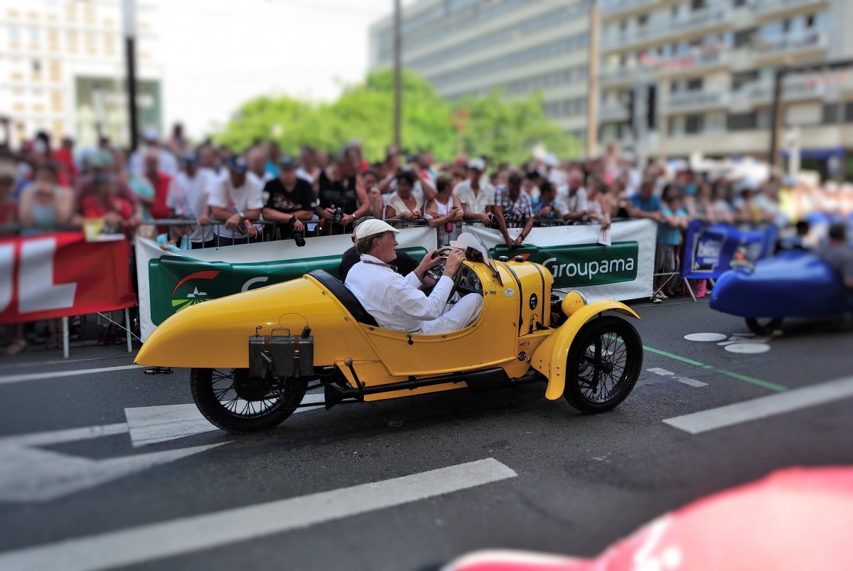 Morgan Dreirad bei der 20. Fahrerparade am 13.6.2014, zur 82. 24h Le Mans. Tilt-Shift (Miniatureffekt) bearbeitet.  