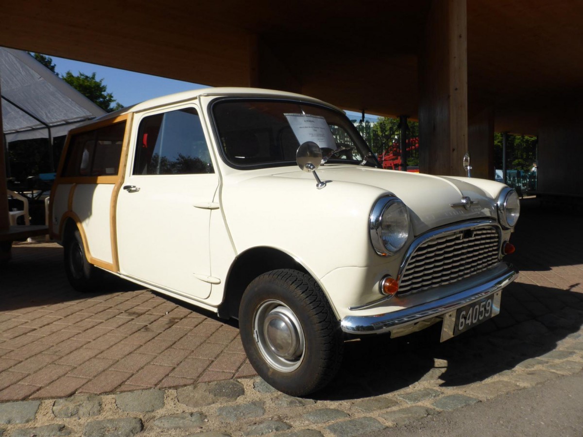 Morris Mini Minor Traveller, Vintage Cars & Bikes in Steinfort am 02.08.2015