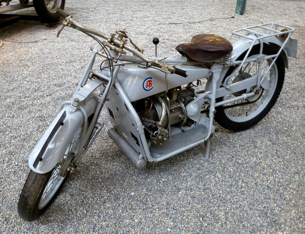 Motorrad, ohne Daten, ausgestellt im Automobilmuseum Mlhausen(Mulhouse), Nov.2013