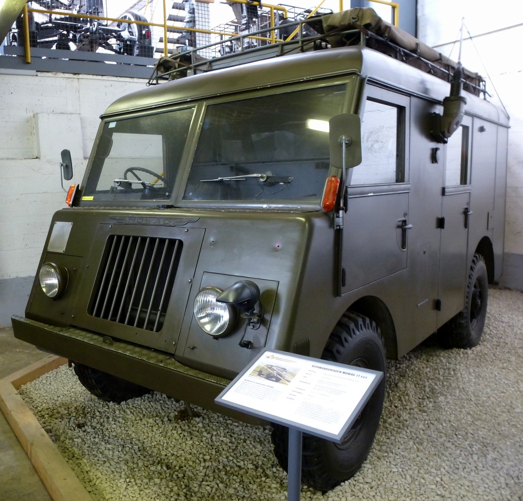 Mowag 1T 4x4, Kommandowagen, Baujahr 1957, 103PS, Vmax.70Km/h, Besattzung 6 Mann, diente bis in die 1990er Jahre bei der Schweizer Armee, Schweizerisches Militrmuseum Full, Juli 2015