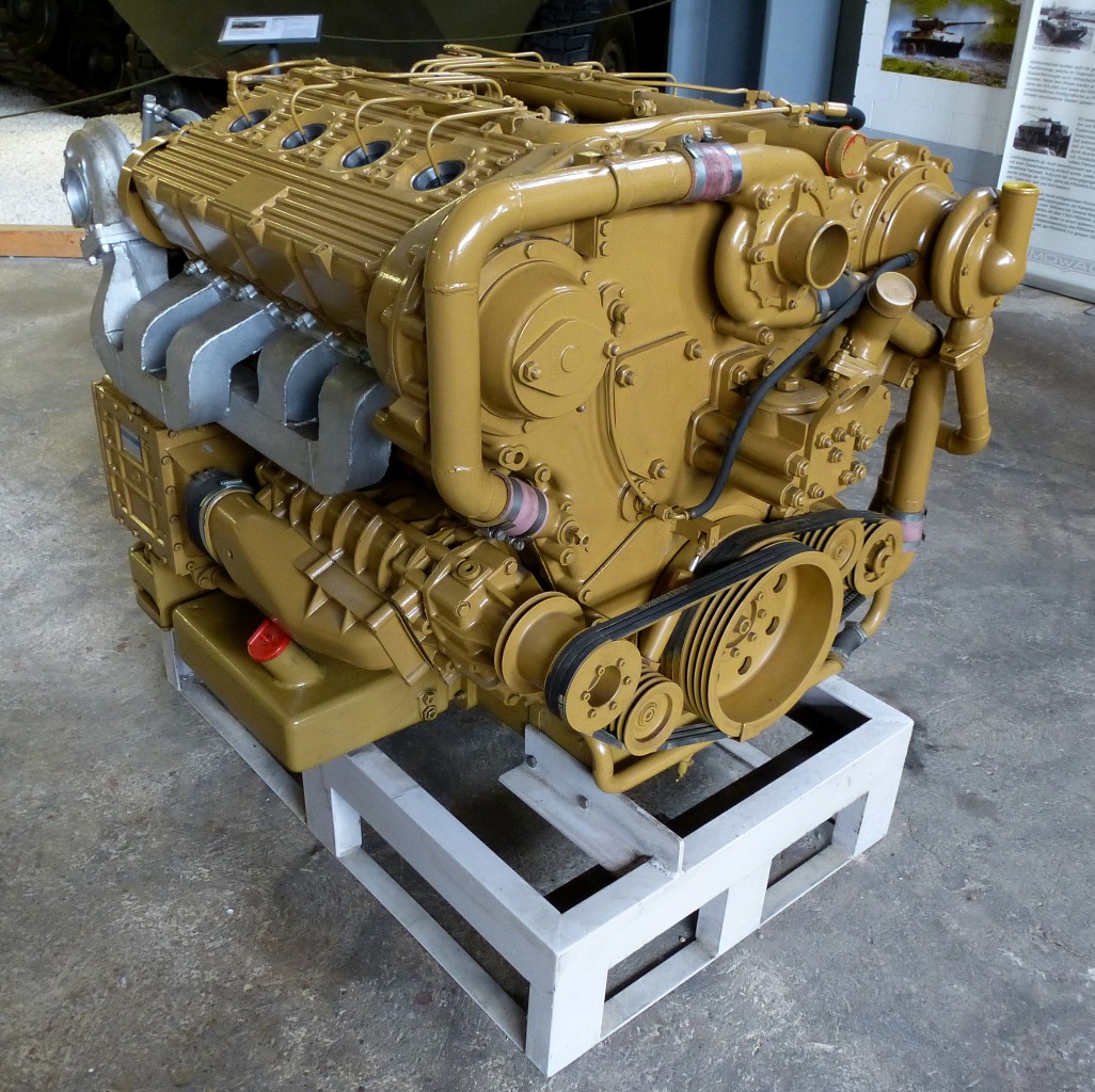 Mowag M8 TK, Panzermotor, Baujahr 1980, Diesel, 8-Zyl.V-Motor, 10800ccm, 490PS, mit Turbolader und Ladeluftkhlung, Schweizerisches Militrmuseum Full, Juli 2015