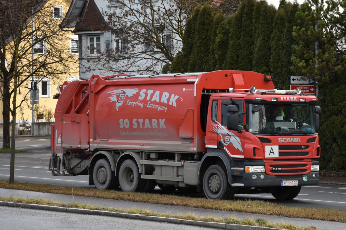 Nach Weihnachten besonders gefragt: SCANIA P 410 als Müllschlucker der Fa. Stark am 29.12.2020 in Hohenems.