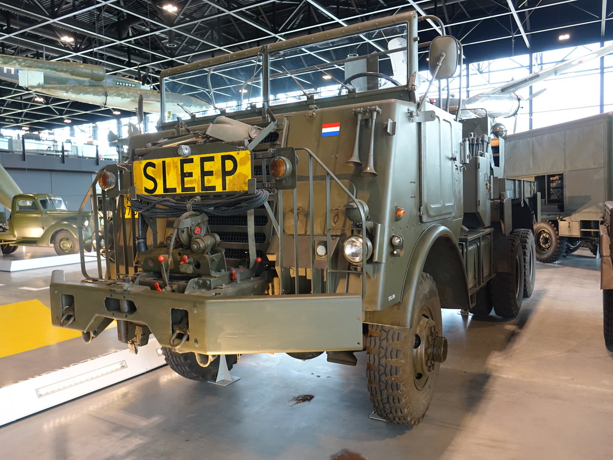 Niederl. Militärmuseum, DAF YB 616 Bergefahrzeug, Motor Continental Red Seal R, 204 PS, synchronisiertes 5-Gang-Schaltgetriebe, 2 Seilwinden (21.08.2016)