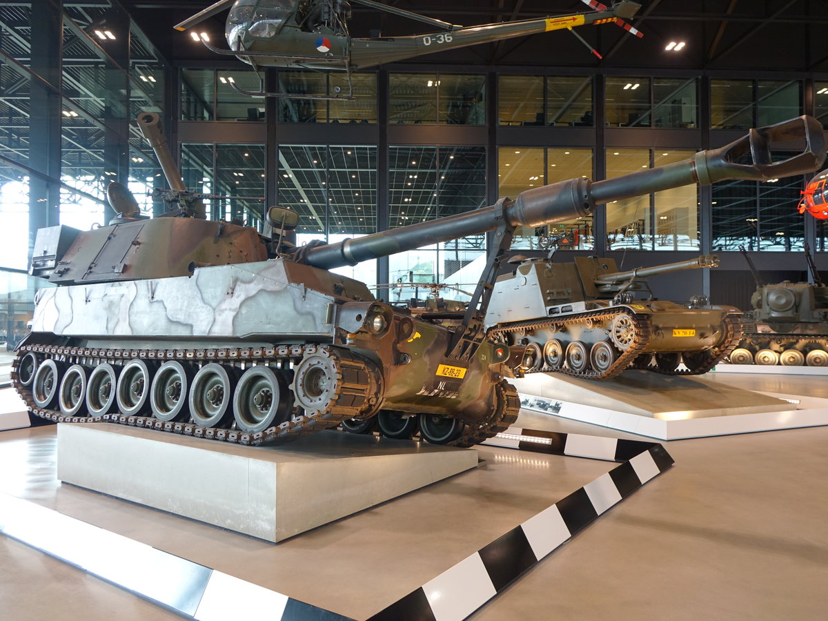 Niederl. Militärmuseum, Haubitze M109A2, Hersteller BMI Combat Systems Bryan, gebaut von 1968 bis 2008, 8 Zyl. Diesel mit 405 PS (21.08.2016)