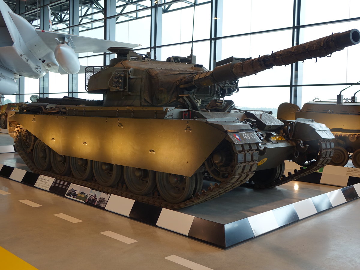 Niederl. Militärmuseum, Kampfpanzer Centurion MK 5-2, Gewicht 47165 Kg, 105 mm Kanone, gebaut von 1953 bis 1985 (21.08.2016)