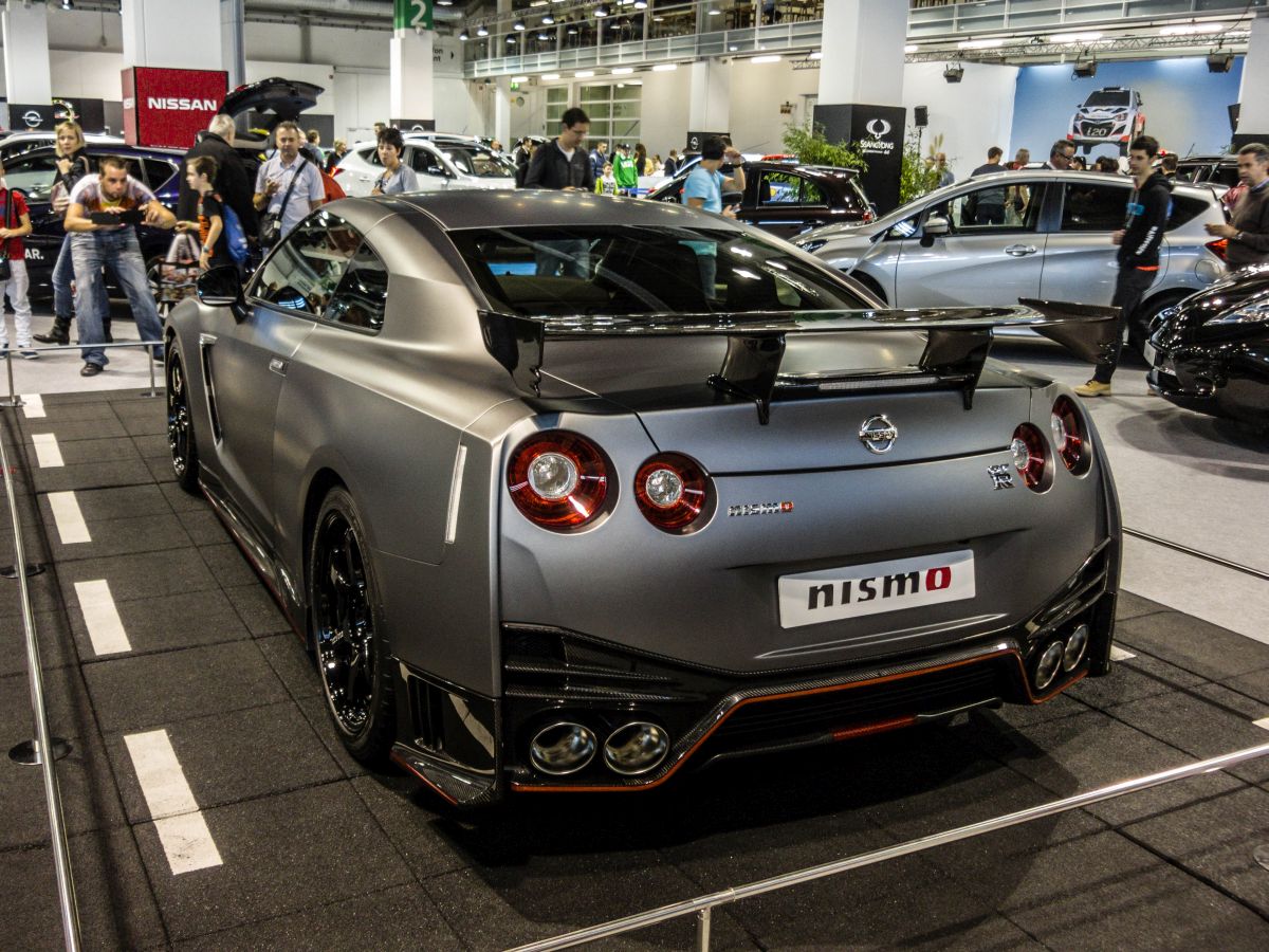 Nissan GT-R NisMo (Nissan Motorsport) von hinten. Foto: Auto Zürich 2014