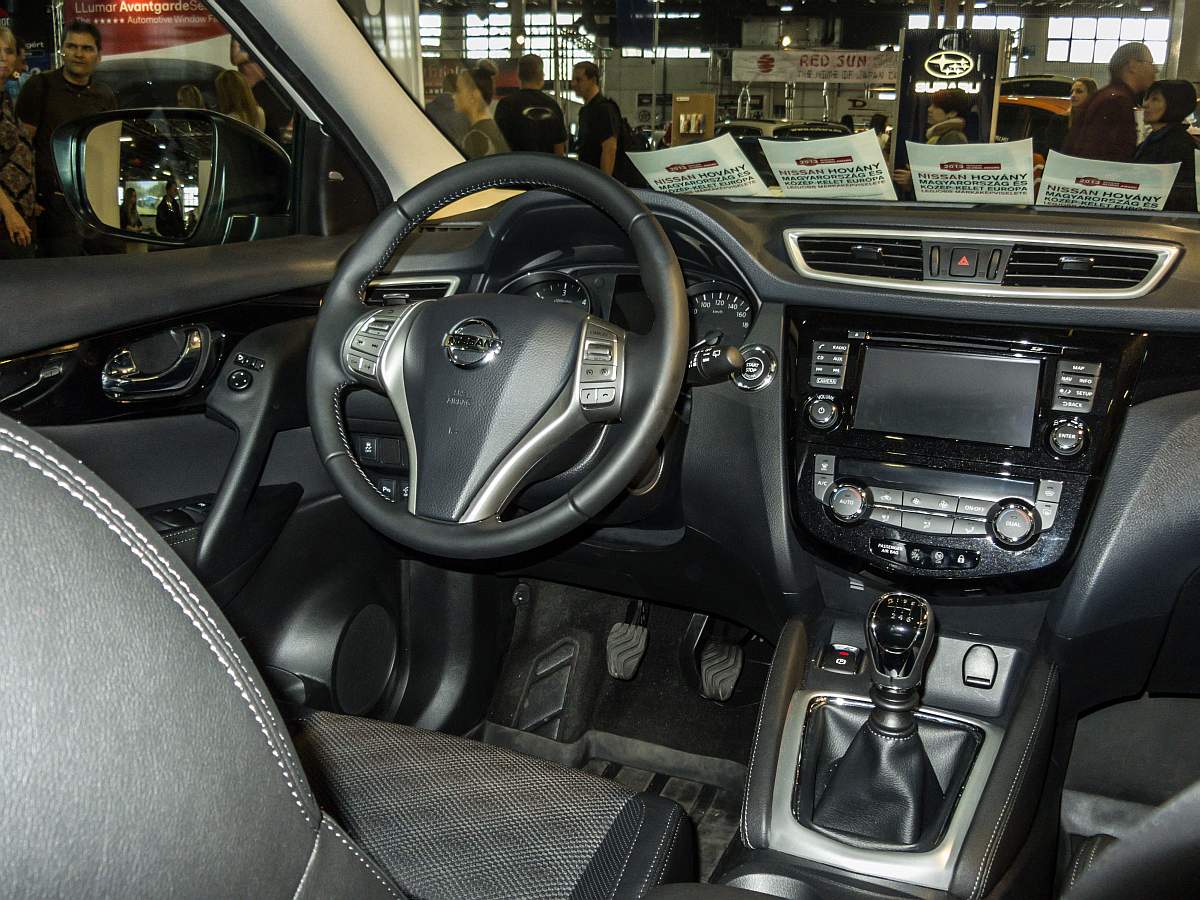 Nissan Qashqai (Modelljahr 2014) Interieur. Foto: Auto Motor und Tuning Show am 23.03.2014.