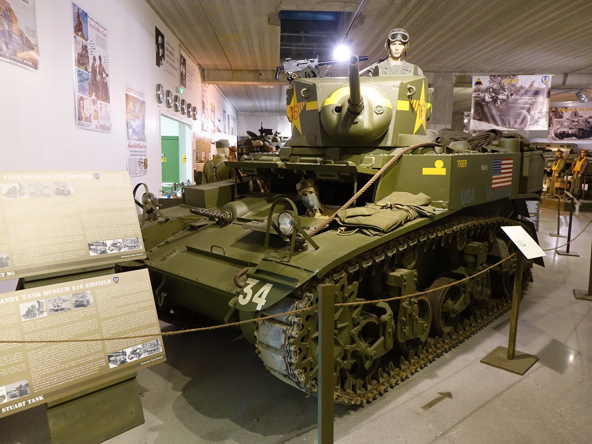 Normandy Tank Museum, Light Tank M3A1, 37 mm Kanone, MG 1928A1, 2 Guns M1919A5, Gewicht 28 To, Continental Motor W670-9A (13.07.2016)