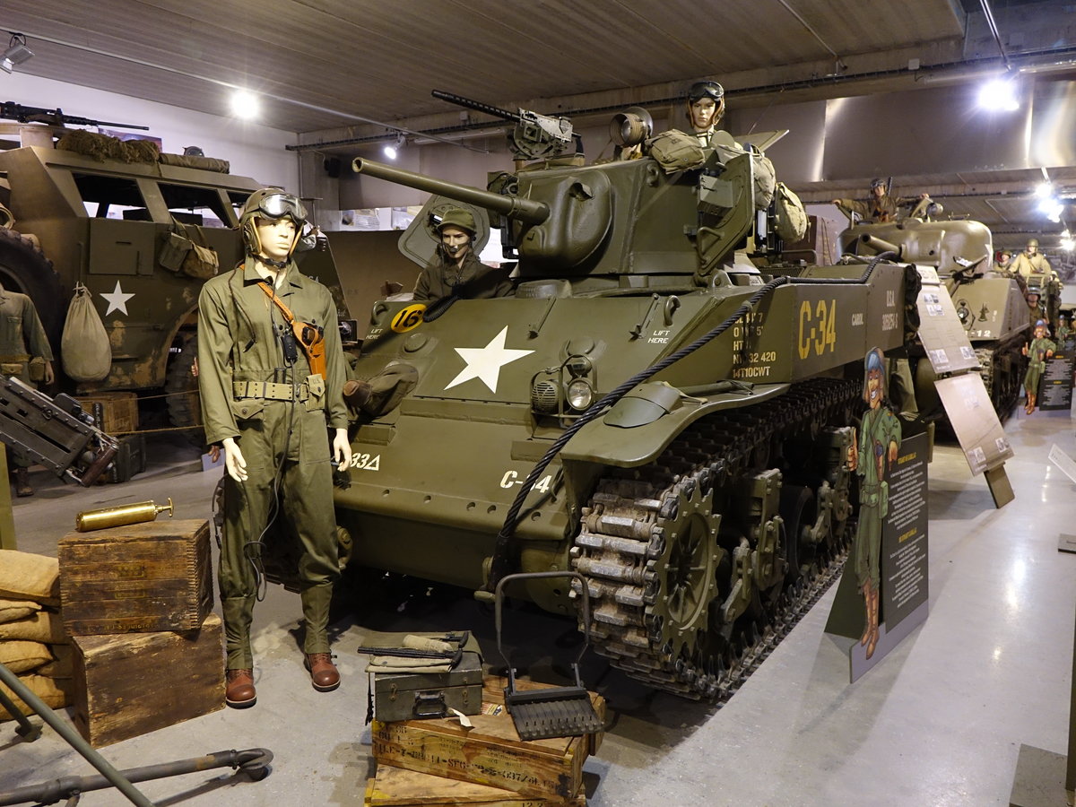 Normandy Tank Museum, Light Tank M5A1, Cadillac Motor Car Division, 32 to. Gewicht, 
Cadillac Motor Serie 42, 8 Zylinder, 37 mm Kanone (13.07.2016)