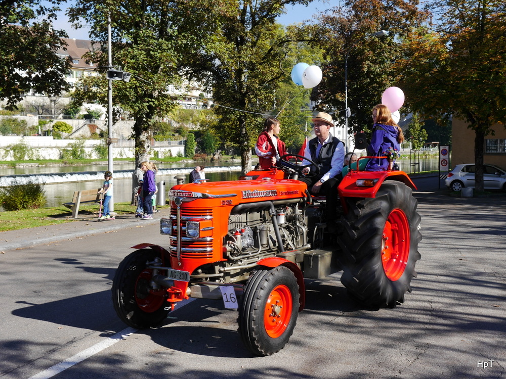 Oldtimer Traktor Hürlimann D-210 unterwegs in Bremgarten AG am 18.10.2014