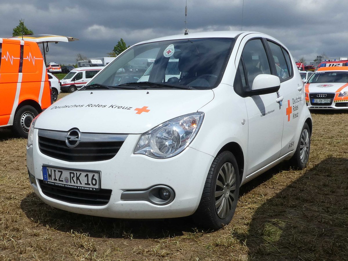 =Opel Adam vom DRK KV WITZENHAUSEN, abgestellt auf dem Besucherparkplatz der Rettmobil 2019 in Fulda, 05-2019
