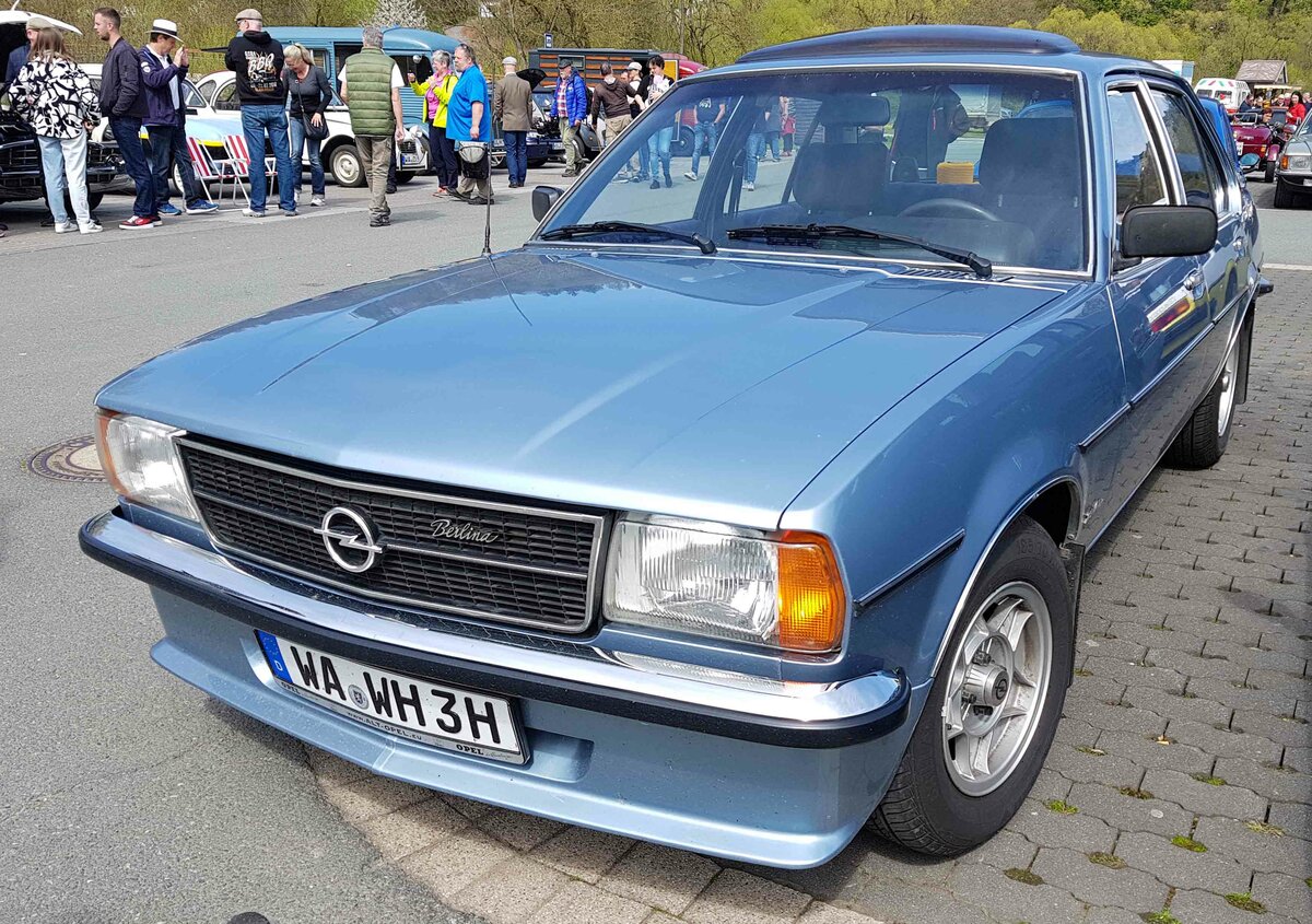 =Opel Ascona Berlina, gesehen bei der Oldtimerveranstaltung in Frankenberg/Eder im Mai 2023