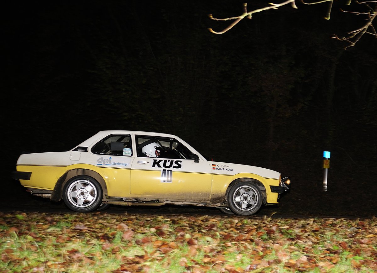 Opel Ascona B,mit der Nr.40 Hans Kögl & Christine Peter, bei der  Youngtimer  39. ADAC Rallye Köln Ahrweiler 12.11.2016, Nachts in der Eifel, (Blitzlicht ist erlaubt)