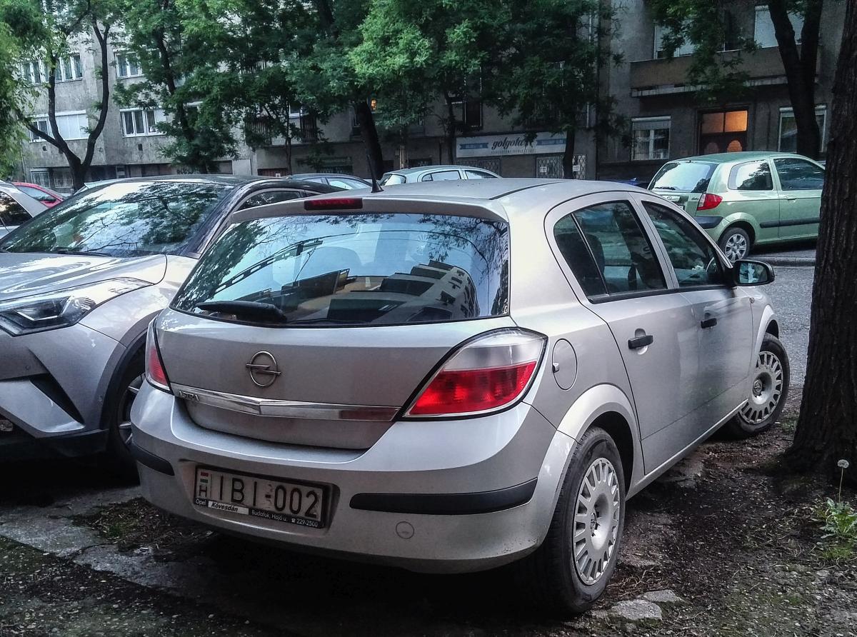 Opel Astra H Rückansicht. Foto: Budapest, Mai, 2019.