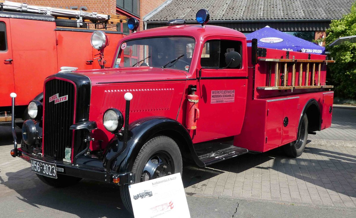 =Opel Blitz 1,5 t, Bj. 1939, als KzS 8 (Kraftzugspritze 8), ausgestellt beim  Roten Sommer  2018 in Fulda. Die zweitägige Veranstaltung  Roter Sommer  erinnert an die Bedeutung der vielen Hilfsorganisationen. Mai 2018