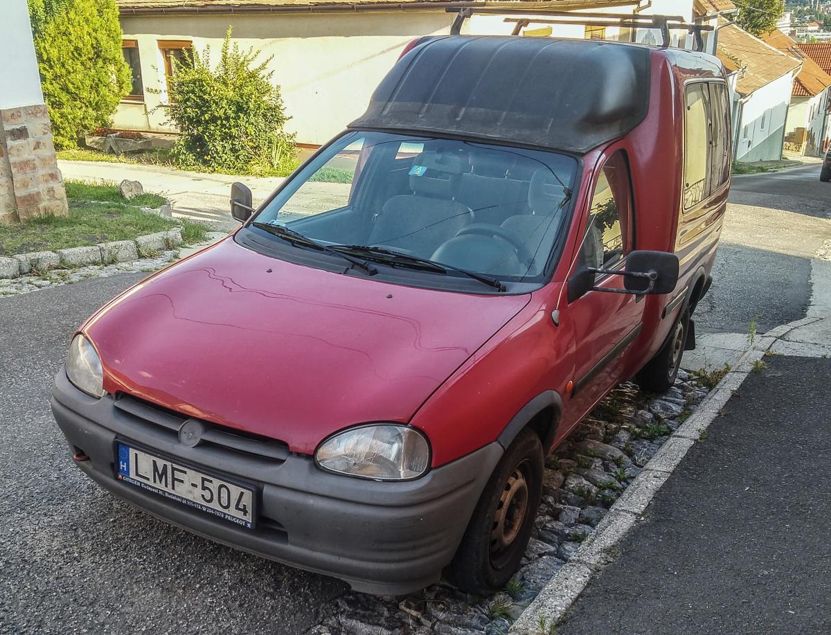 Opel Combo, gesehen in Pécs (HU), 2019 (Sommer).
