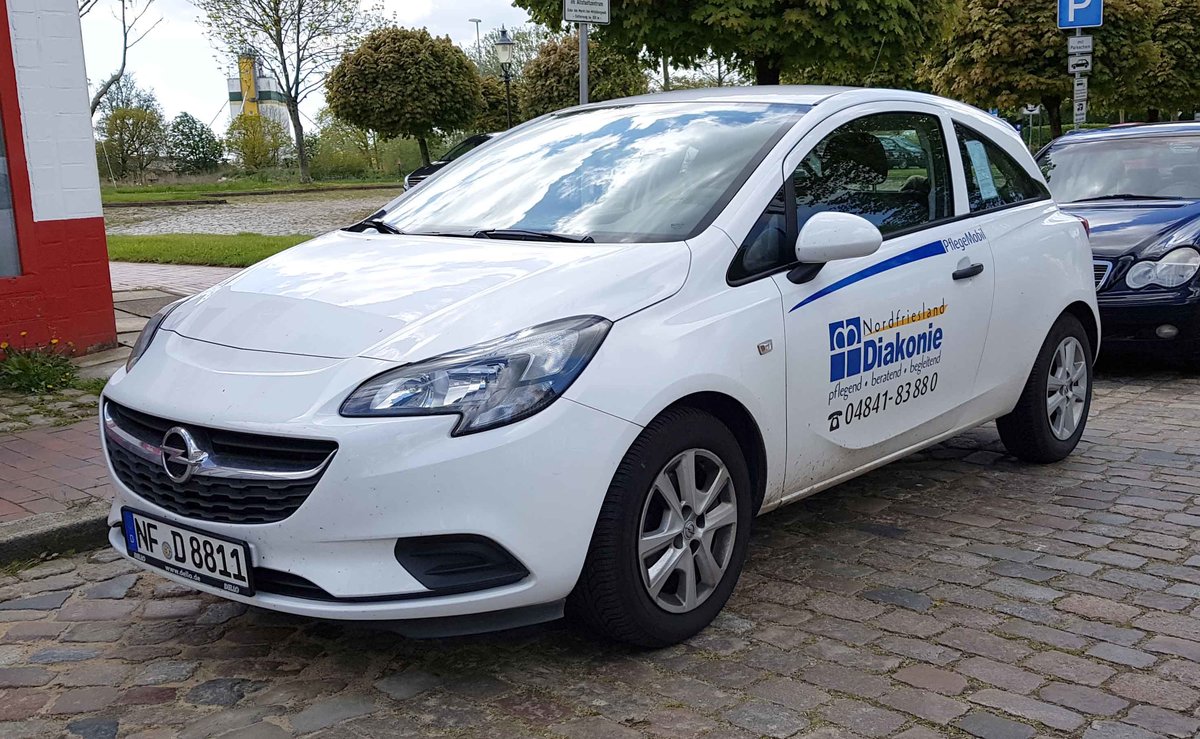 =Opel Corsa der Diakonie steht im Mai 2019 in Friedrichstadt