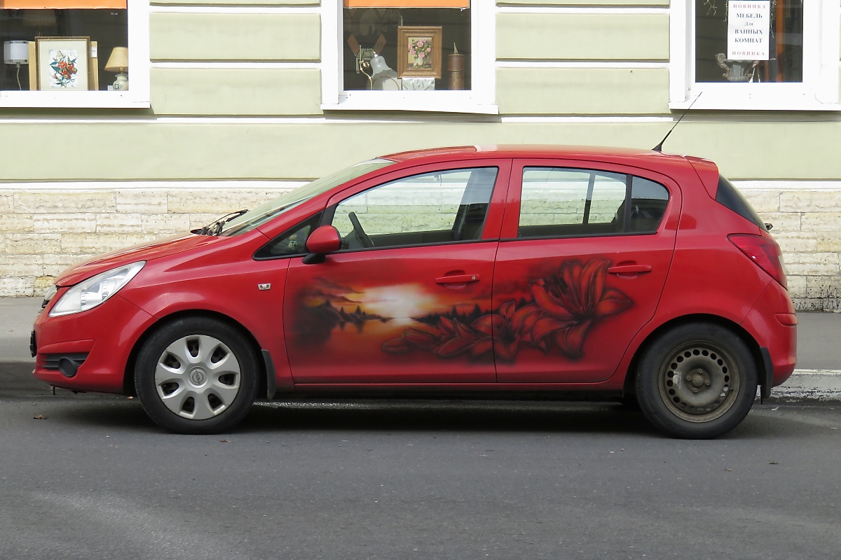 Opel Corsa mit schönem Airbrush in Pushkin, 27.8.17