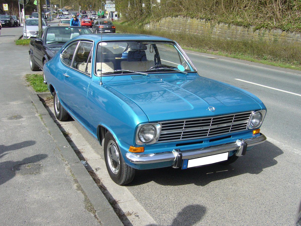 Opel Kadett B LS Coupe, wie es von 1967 bis 1971 in Bochum vom Band lief. Der Wagen war in etlichen Motorisierungen lieferbar. Oldtimertreffen  Schwarzwaldhaus  Mettmann am 08.04.2018.