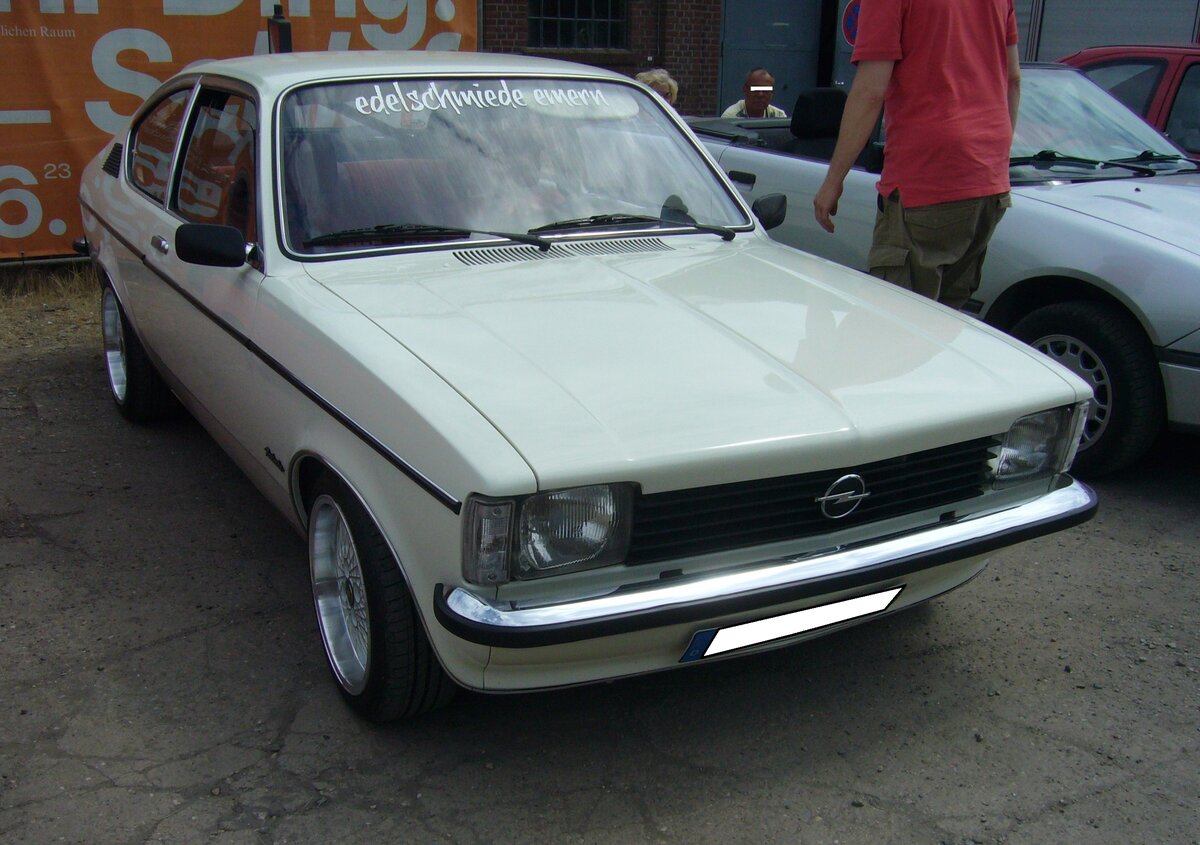 Opel Kadett C Coupe aus dem Jahr 1979 im Farbton polarweiß. Oldtimertreffen an der  Alten Dreherei  in Mülheim an der Ruhr am 18.06.2023.