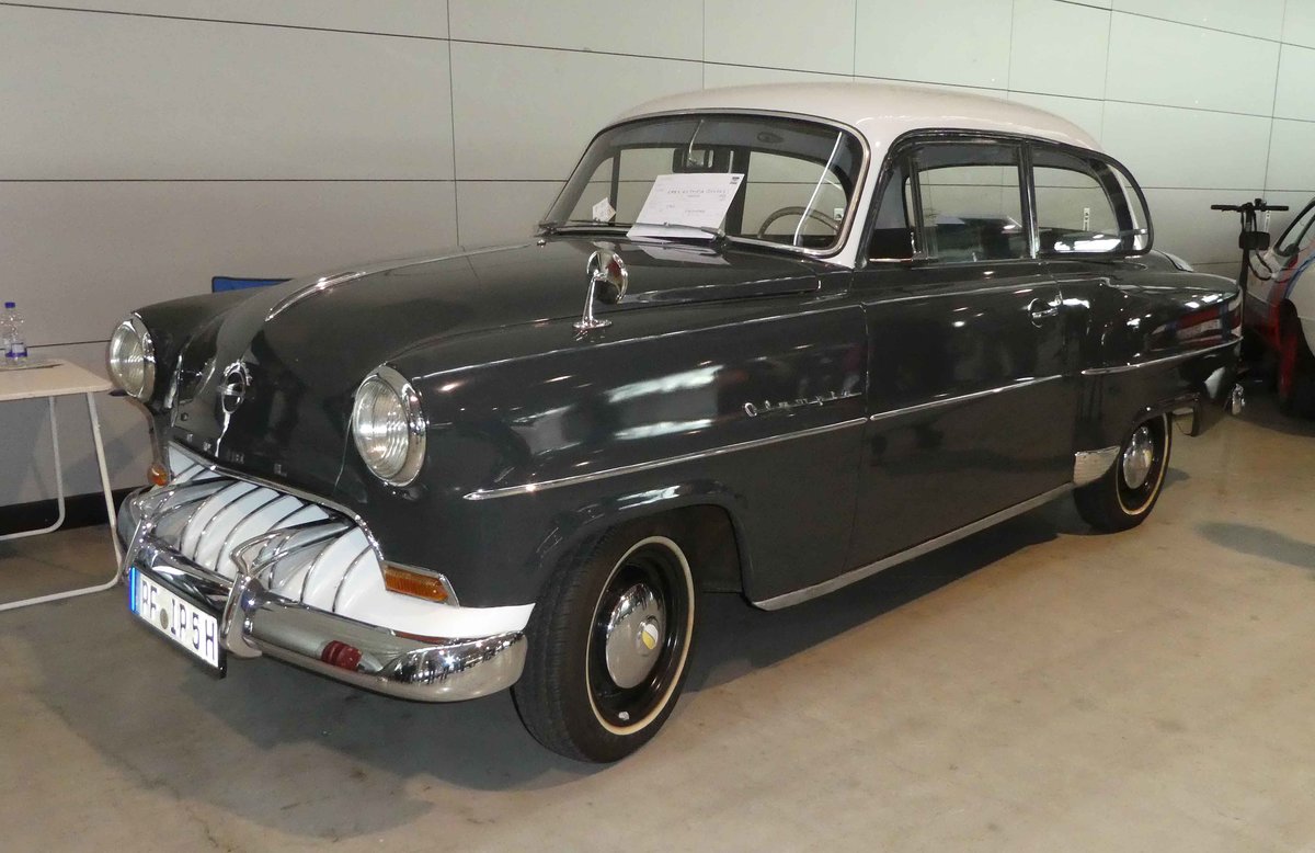 =Opel Olympia, Bj. 1953, steht bei den Retro Classics in Stuttgart, 03-2019