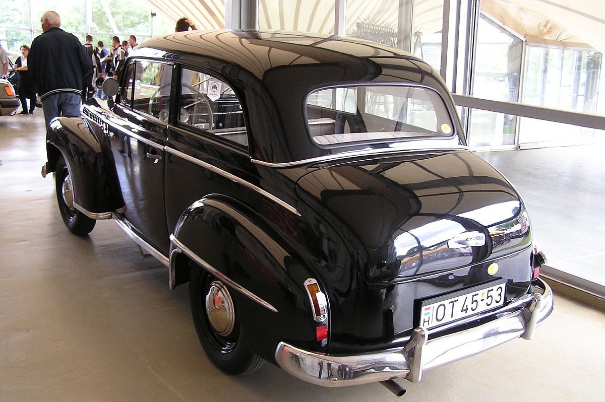 Opel Olympia (Rückansicht) aus den 1950-ern. Foto: Retropartisanen Festival, Mai 2016