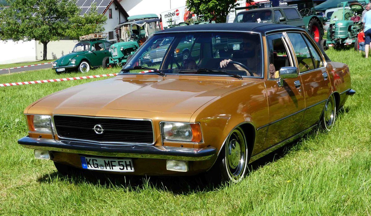 =Opel Rekord 2000 D, gesehen bei der Oldtimerausstellung in Thalau im Mai 2017