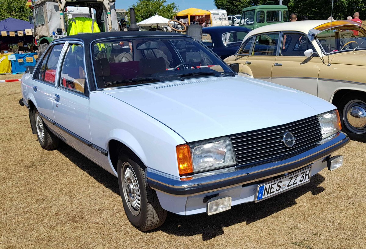 =Opel Rekord E, gesehen auf dem Ausstellungsgelände beim Oldtimertreffen in Ostheim, 07-2022