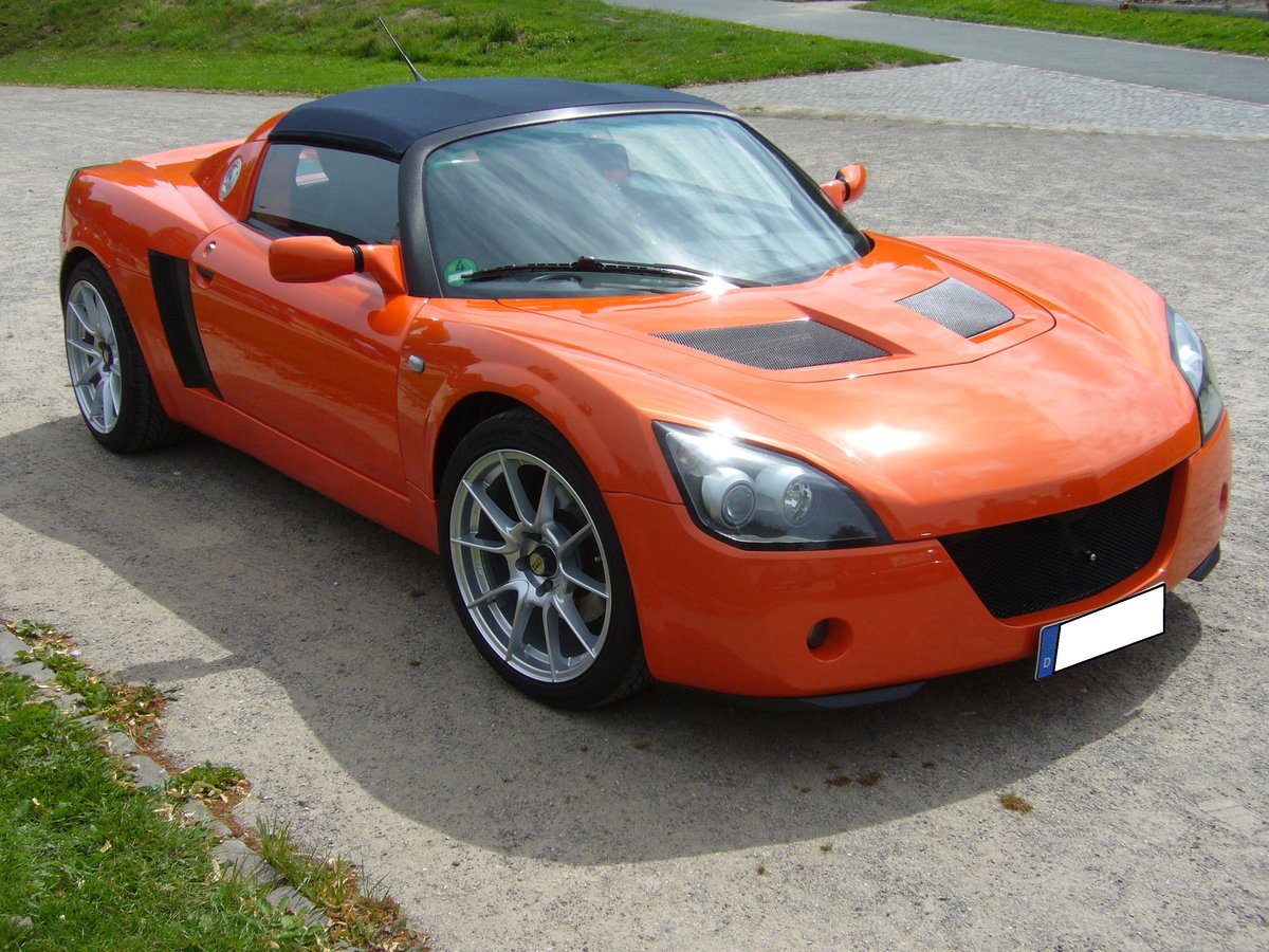 Opel Speedster. 2000 - 2005. Der Speedster wurde bei Lotus in England produziert. Der 2.198 cm³ große 4-Zylinderreihenmotor leistet 147 PS. Anfang 2003 wurde die Speedster Modellpalette um einen 1.998 cm³ 4-Zylinderreihenmotor mit Turbolader erweitert. Oldtimertreffen Nordsternpark Gelsenkirchen am 24.06.2018.