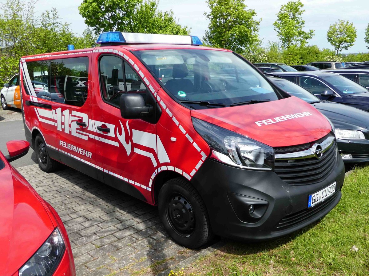 =Opel Vivaro steht auf dem Parkplatz der RettMobil 2017 in Fulda, Mai 2017