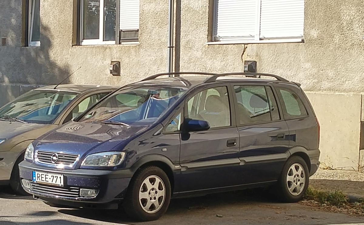 Opel Zafiar I aufgenommen in Pécs (Ungarn), Spetember, 2019.