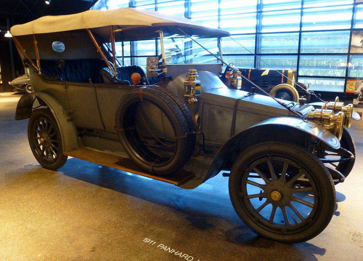 Panhard Levassor X14, der franzsische Oldtimer von 1911 befindet sich im Originalzustand, 4-Zyl.Motor mit 4398ccm und 25PS, Vmax.85Km/h, Automobilmuseum Volante Kirchzarten, Okt.2015