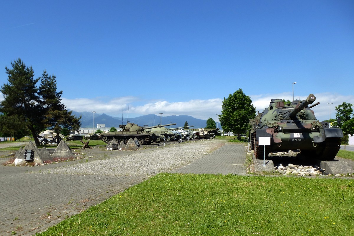 Panzermuseum Thun/Schweiz, ein Blick ber das Ausstellungsgelnde, Mai 2015