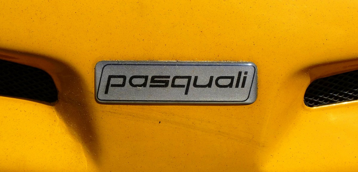 pasquali, Schriftzug auf der Motorhaube eines Schmalspurtraktors, die italienische Firma fr Traktoren und Landtechnik wurde 1949 gegrndet, April 2014